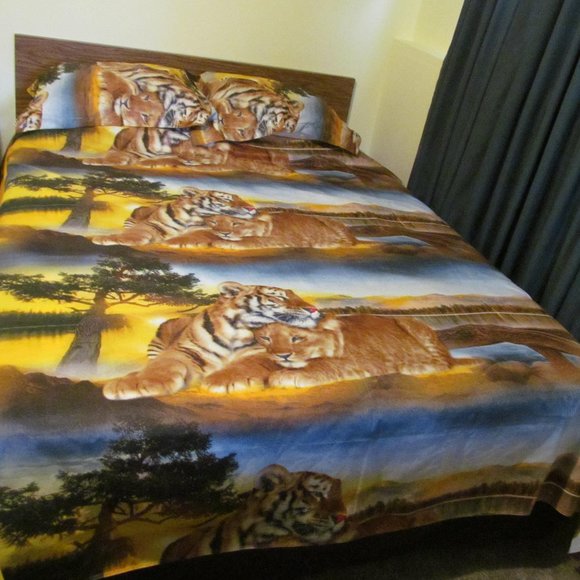 3 piece Queen Duvet cover with Two matching Pillow Covers -  Lion Design - Picture 1 of 6